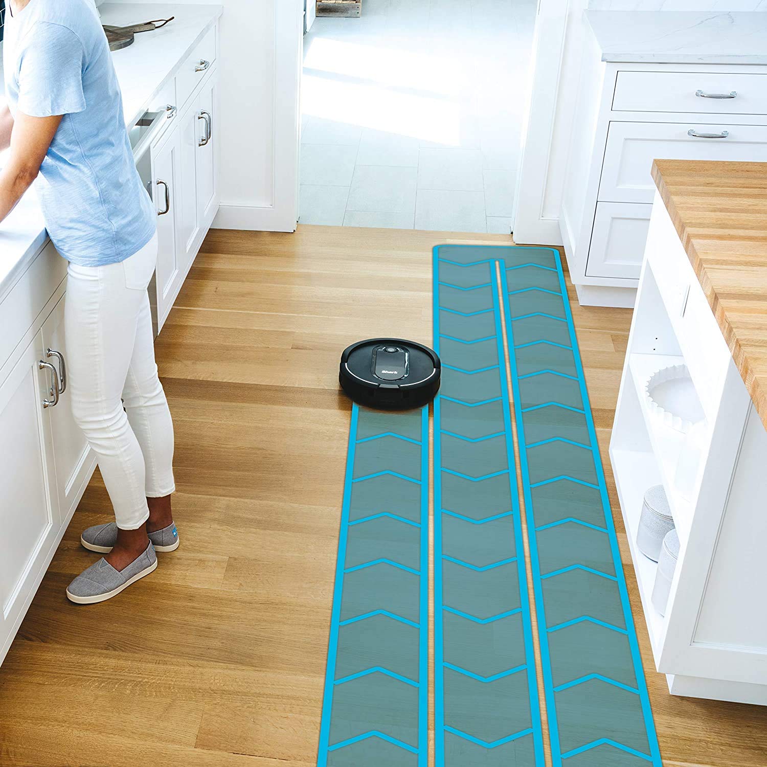 Shark Robot Vacuum & Mop Combo, Powerful Suction, Matrix Plus, 60-Day Debris Capacity, HEPA Bagless Self Empty Base, Sonic Mopping, Home Mapping for Pet Hair - Carpets & Hardfloor, AV2610WA